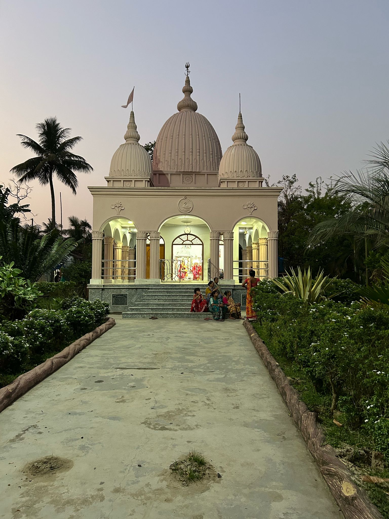 Kleiner Tempel  auf dem Land im Bengalen