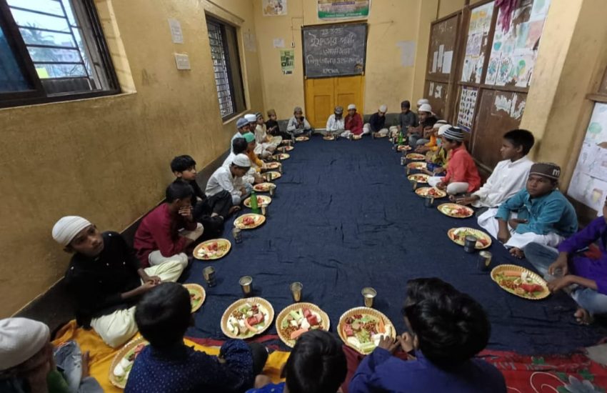 Bild bei einer gemeinsamen Mahlzeit im Open Shelter